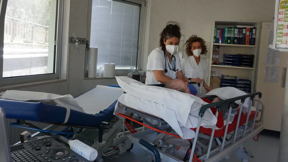 Due infermiere all’ospedale di San Giovanni Bianco: tanti professionisti rinunciano alle offerte di lavoro per il problema casa