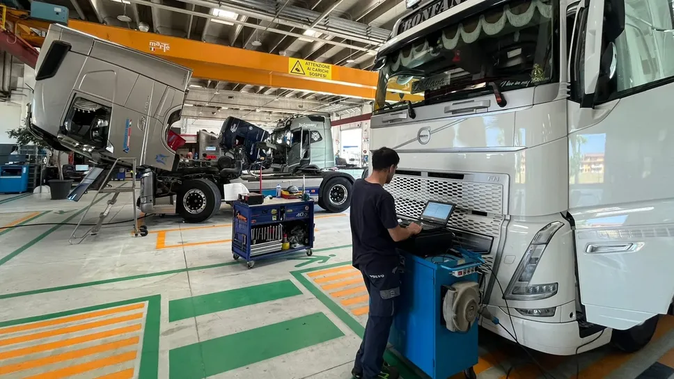 L’officina meccanica di Volvo Trucks Italia a Boltiere L’officina meccanica di Volvo Trucks Italia a Boltiere
