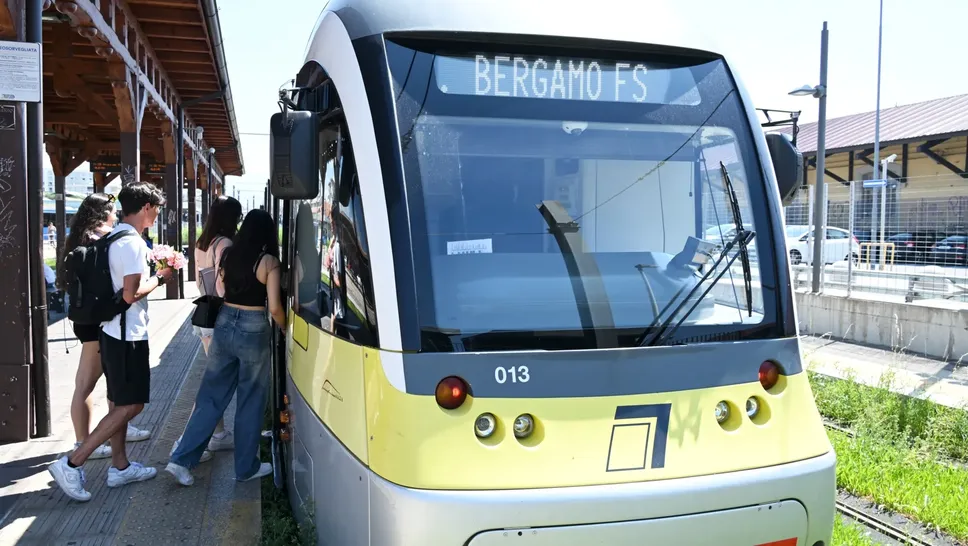 Ad agosto i mezzi di Atb e Teb viaggiano con l’orario agostano Ad agosto i mezzi di Atb e Teb viaggiano con l’orario agostano