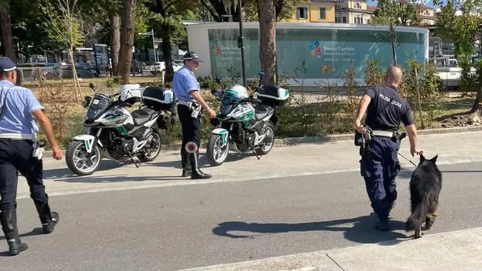 https://storage.ecodibergamo.it/media/photologue/2025/8/1/photos/cache/bergamo-non-si-ferma-allalt-e-scappa-sulla-circonvallazione-in-casa-oltre-400_7d06c11a-6eea-11f0-84d1-1a4cf007d5b9_1920_1080_v3_large_16_9.webp