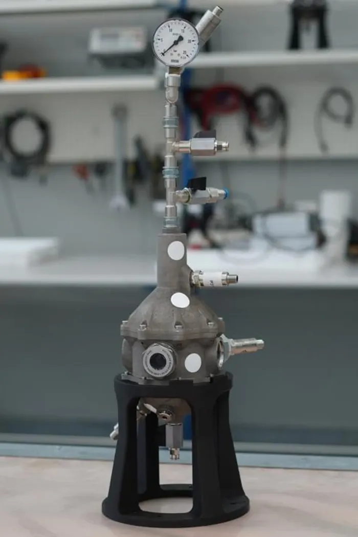Il progetto. Un prototipo del reattore a bassa energia progettato da Prometheus, startup del Kilometro Rosso Il progetto. Un prototipo del reattore a bassa energia progettato da Prometheus, startup del Kilometro Rosso