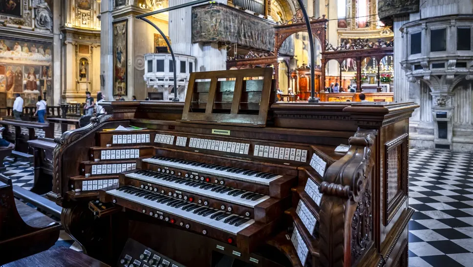 L’organo Vegezzi Bossi nella Basilica di Santa Maria Maggiore L’organo Vegezzi Bossi nella Basilica di Santa Maria Maggiore