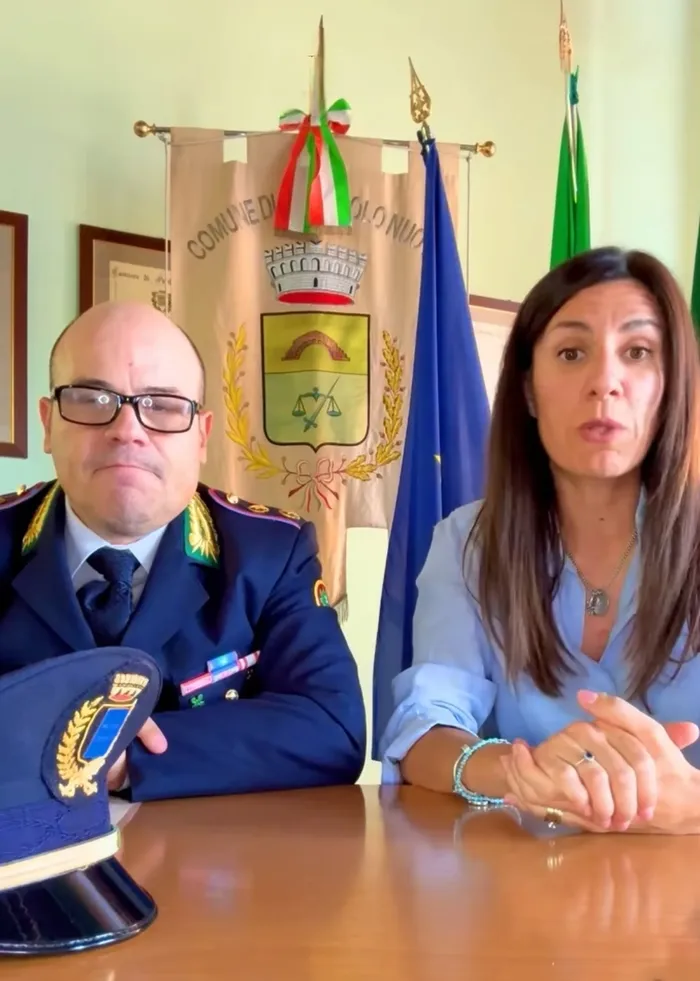 Da sinistra il comandante Michele Maltese e la sindaca di Pontirolo Erika Bertocchi