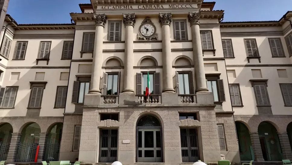 La facciata d’ingresso dell’Accademia Carrara, anche in agosto tante iniziative in programma La facciata d’ingresso dell’Accademia Carrara, anche in agosto tante iniziative in programma