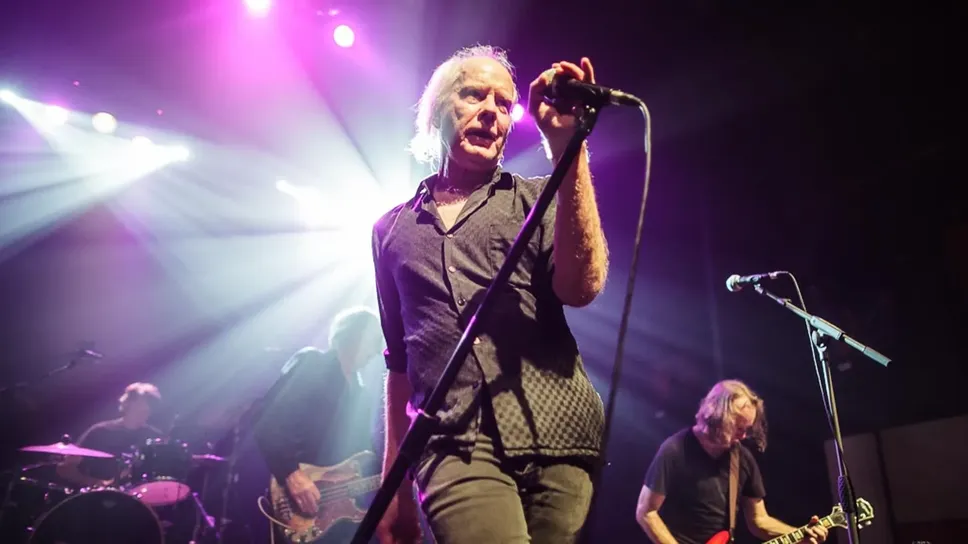 Il frontman Rob Younger