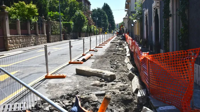 https://storage.ecodibergamo.it/media/photologue/2025/8/11/photos/cache/via-statuto-si-allarga-il-marciapiede-spazio-a-410-metri-di-pista-ciclabile_14c262d6-7678-11f0-9872-4de129e439ff_1920_1080_v3_large_16_9.webp