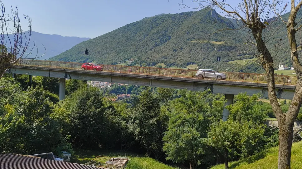 Una veduta del viadotto di Bossico Una veduta del viadotto di Bossico