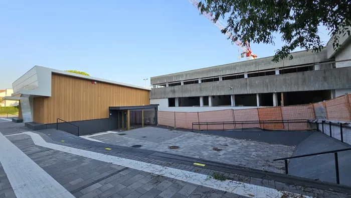 https://storage.ecodibergamo.it/media/photologue/2025/8/12/photos/cache/scuola-moro-la-ditta-sospende-il-cantiere-lira-del-sindaco-di-seriate-scelt_4b9eea92-76f3-11f0-9872-4de129e439ff_1920_1080_v3_large_16_9.webp