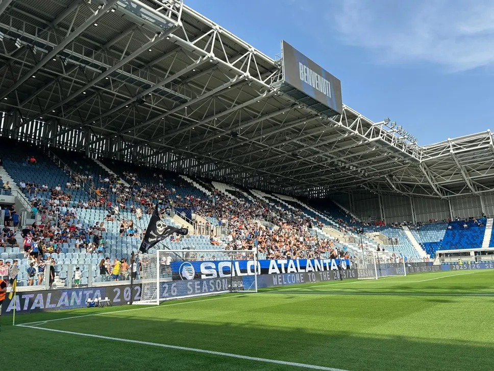 Una vista della Curva Nord Pisani a pochi minuti dall’inizio dell’allenamento a porte aperte dell’Atalanta. Mercoledì 13 agosto 2025