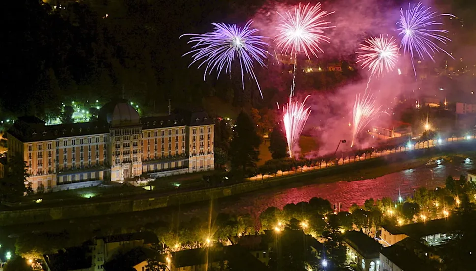 Fuochi d’artificio a San Pellegrino: lo spettacolo quest’anno dal ponte nuovo il 15 agosto Fuochi d’artificio a San Pellegrino: lo spettacolo quest’anno dal ponte nuovo il 15 agosto