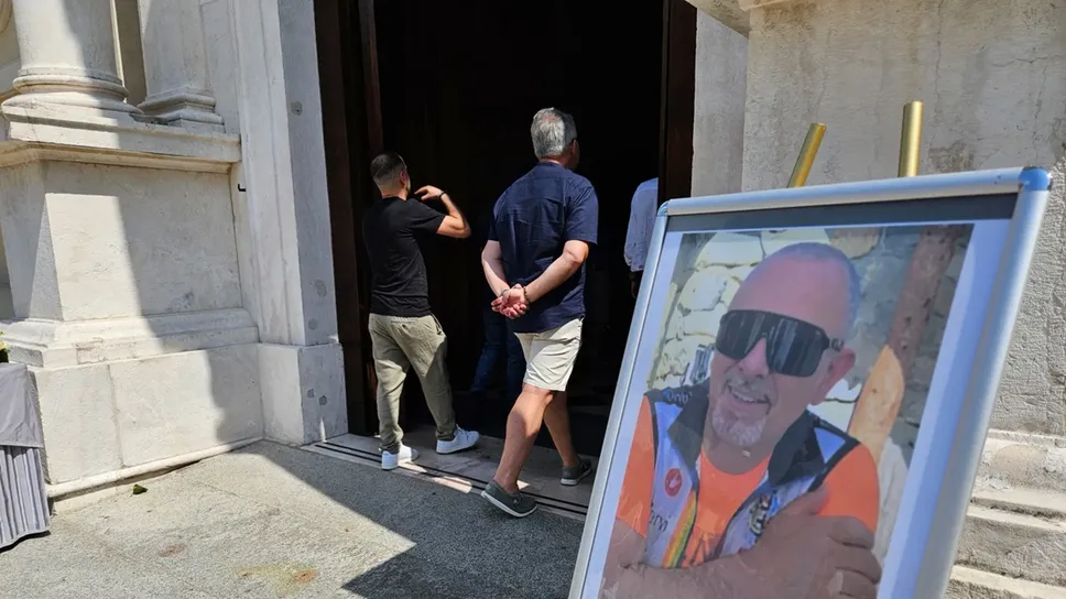 Un momento del funerale di Fabio Pilenga a Stezzano Un momento del funerale di Fabio Pilenga a Stezzano