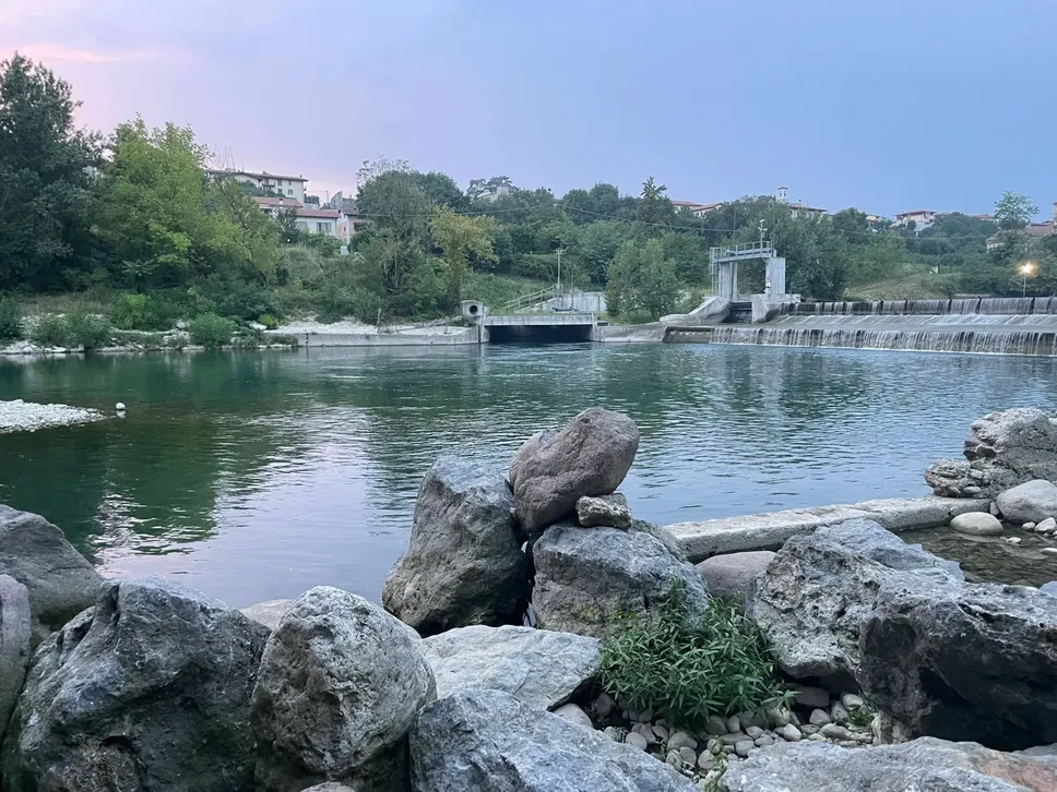 Un immagine del fiume Oglio a Palazzolo  dove è annegato un giovane di 21 anni residente ad Albano