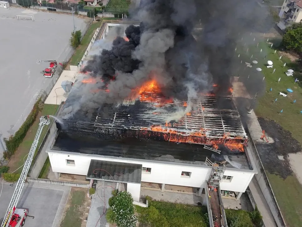 Il tetto in fiamme