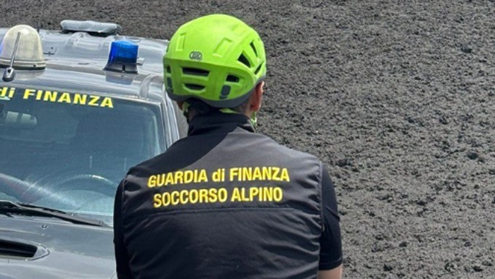 https://storage.ecodibergamo.it/media/photologue/2025/8/14/photos/cache/turista-bergamasco-si-sente-male-sulletna-soccorso-dalla-guardia-di-finanza_e4f54420-78ec-11f0-9872-4de129e439ff_1920_1080_v3_large_16_9.png