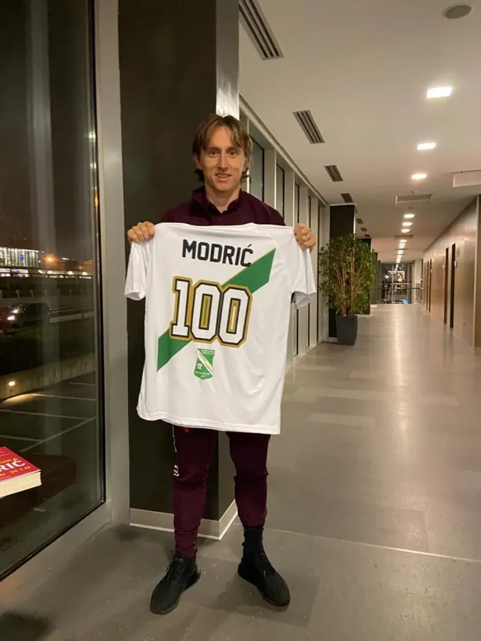 Modric con la maglia regalatagli dall’Immacolata nel 2021, in occasione di Atalanta-Real