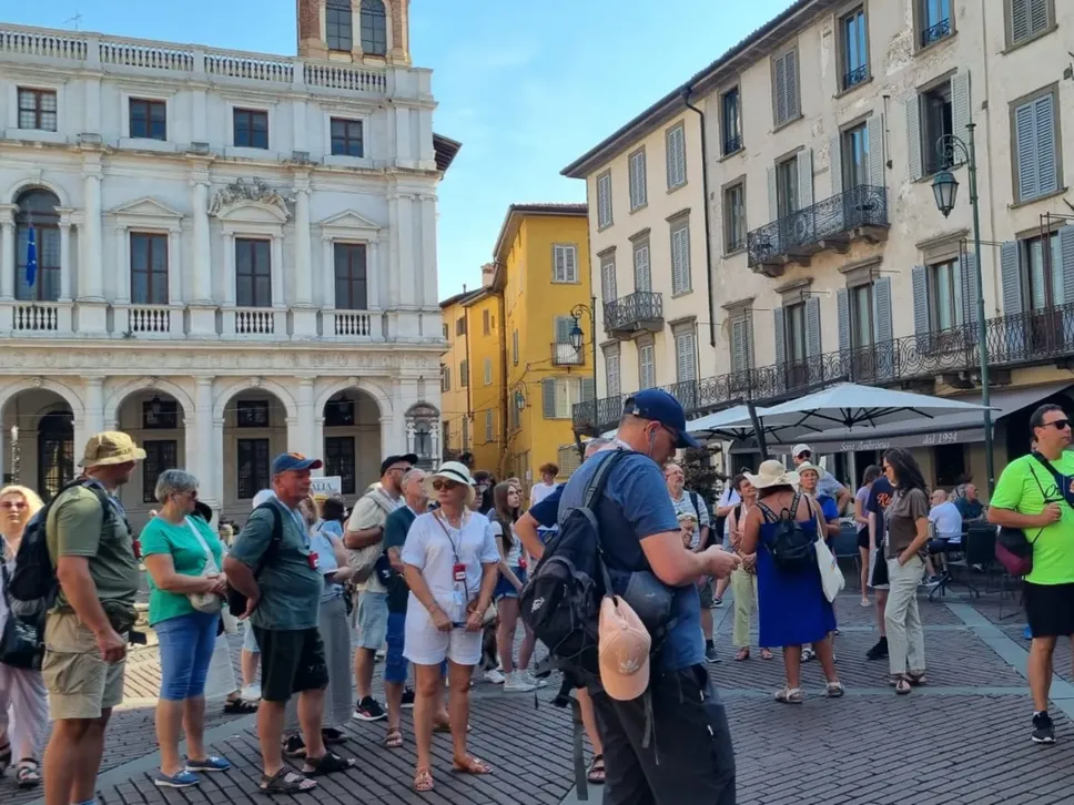 Piazza Vecchia a Ferragosto