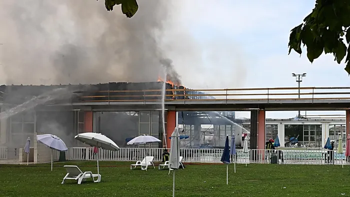 Ghisalba il giorno dopo il rogo: cause ignote, la struttura chiusa per almeno un anno   Il video dei vigili del fuoco