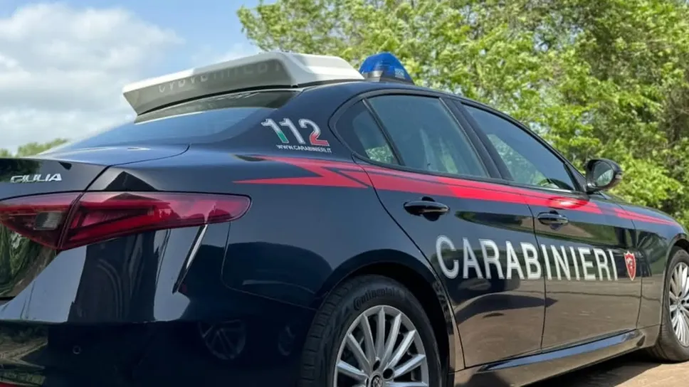 Un’auto dei carabinieri in una foto di repertorio Un’auto dei carabinieri in una foto di repertorio