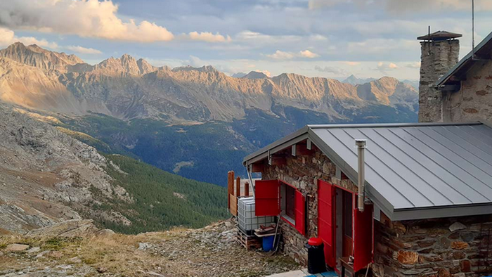 https://storage.ecodibergamo.it/media/photologue/2025/8/16/photos/cache/malore-in-montagna-a-lanzada-muore-bergamasco_f029f566-7a7c-11f0-9872-4de129e439ff_1920_1080_v3_large_16_9.png