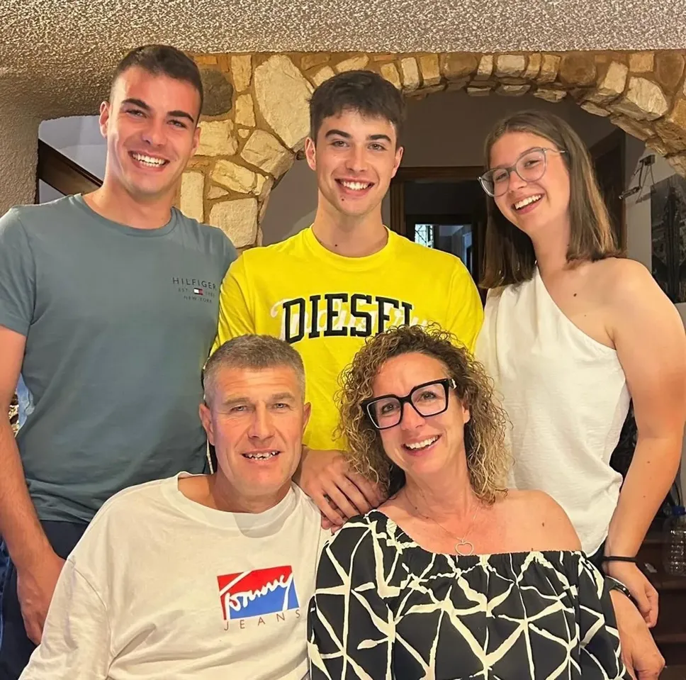 Nicolò Sironi con i fratelli Fabio ed Elisa e i genitori Egizia e Mauro Nicolò Sironi con i fratelli Fabio ed Elisa e i genitori Egizia e Mauro