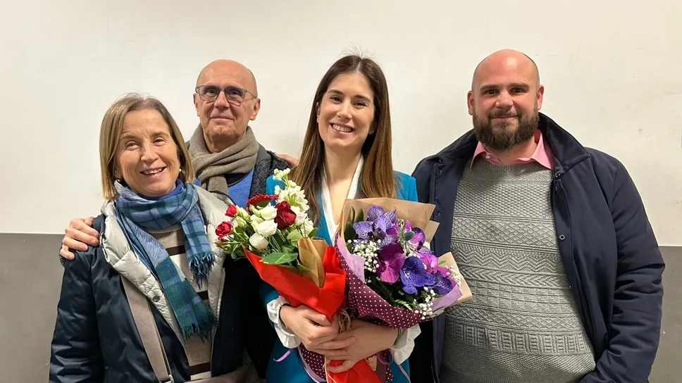 Silvia Zaninelli, 31 anni, con i genitori e il fratello nel giorno della discussione del dottorato all’Università degli studi di Milano-Bicocca