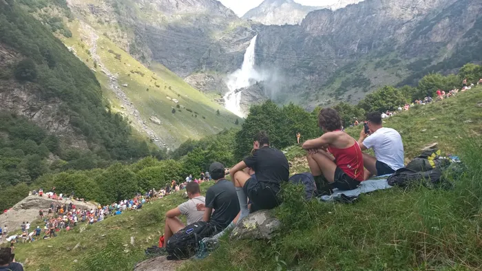 In seimila per il triplice salto delle Cascate del Serio Video In seimila per il triplice salto delle Cascate del Serio Video