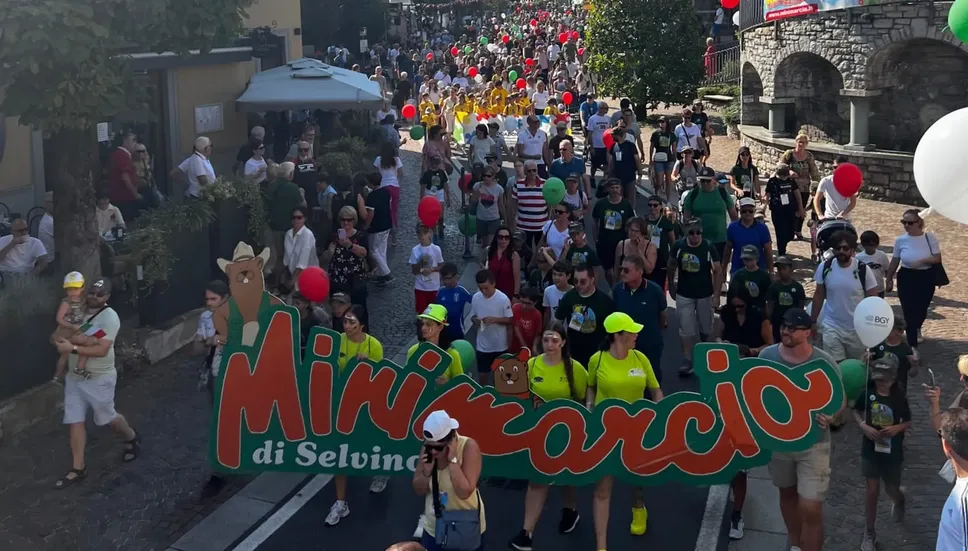 La Minimarcia di Berto il Castoro a Selvino: almeno 10 mila partecipanti secondo gli organizzatori La Minimarcia di Berto il Castoro a Selvino: almeno 10 mila partecipanti secondo gli organizzatori