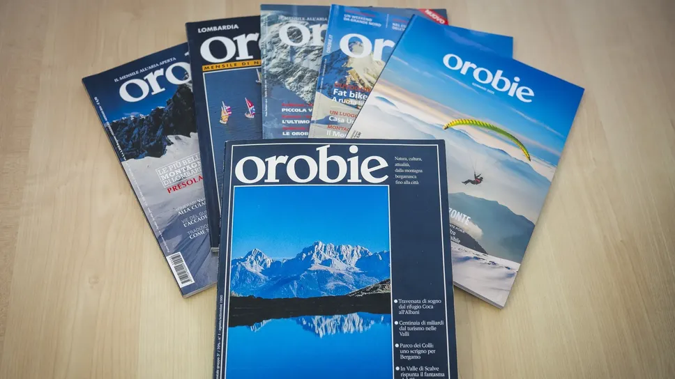 I numeri di Orobie che hanno segnato la storia della rivista dal 1990, nei quali sono visibili i vari cambi di grafica a cui è stata sottoposta la copertina