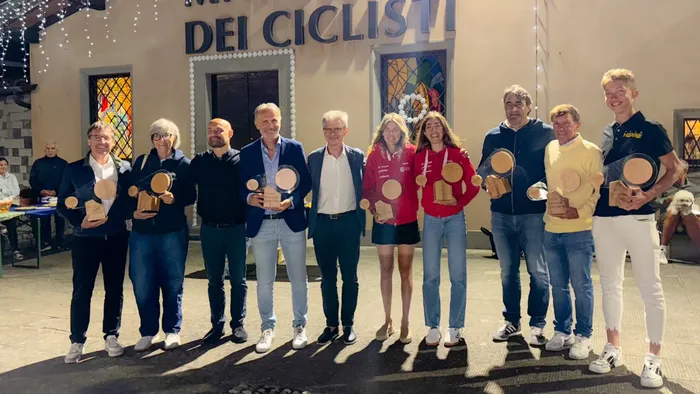 https://storage.ecodibergamo.it/media/photologue/2025/8/2/photos/cache/la-maglia-gialla-di-tadej-pogacar-in-dono-al-santuario-di-colle-gallo_b19907b8-6fc5-11f0-84d1-1a4cf007d5b9_1920_1080_v3_large_16_9.webp