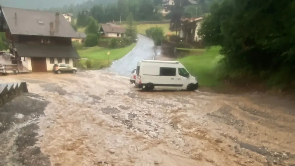 Nuovi allagamenti al Donico, a Castione della Presolana: acqua sulla Statale al Passo della Presolana