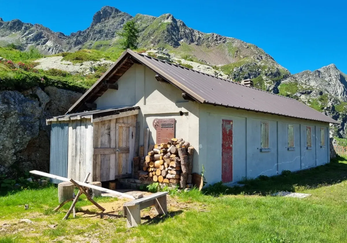 Il rifugio Caprari al lago di Publino