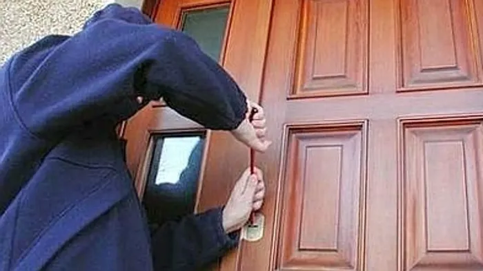 https://storage.ecodibergamo.it/media/photologue/2025/8/2/photos/cache/tentano-un-furto-in-casa-ma-la-polizia-le-blocca-in-malpensata-due-donne-denun_26c34256-6f94-11f0-84d1-1a4cf007d5b9_1920_1080_v3_large_16_9.webp