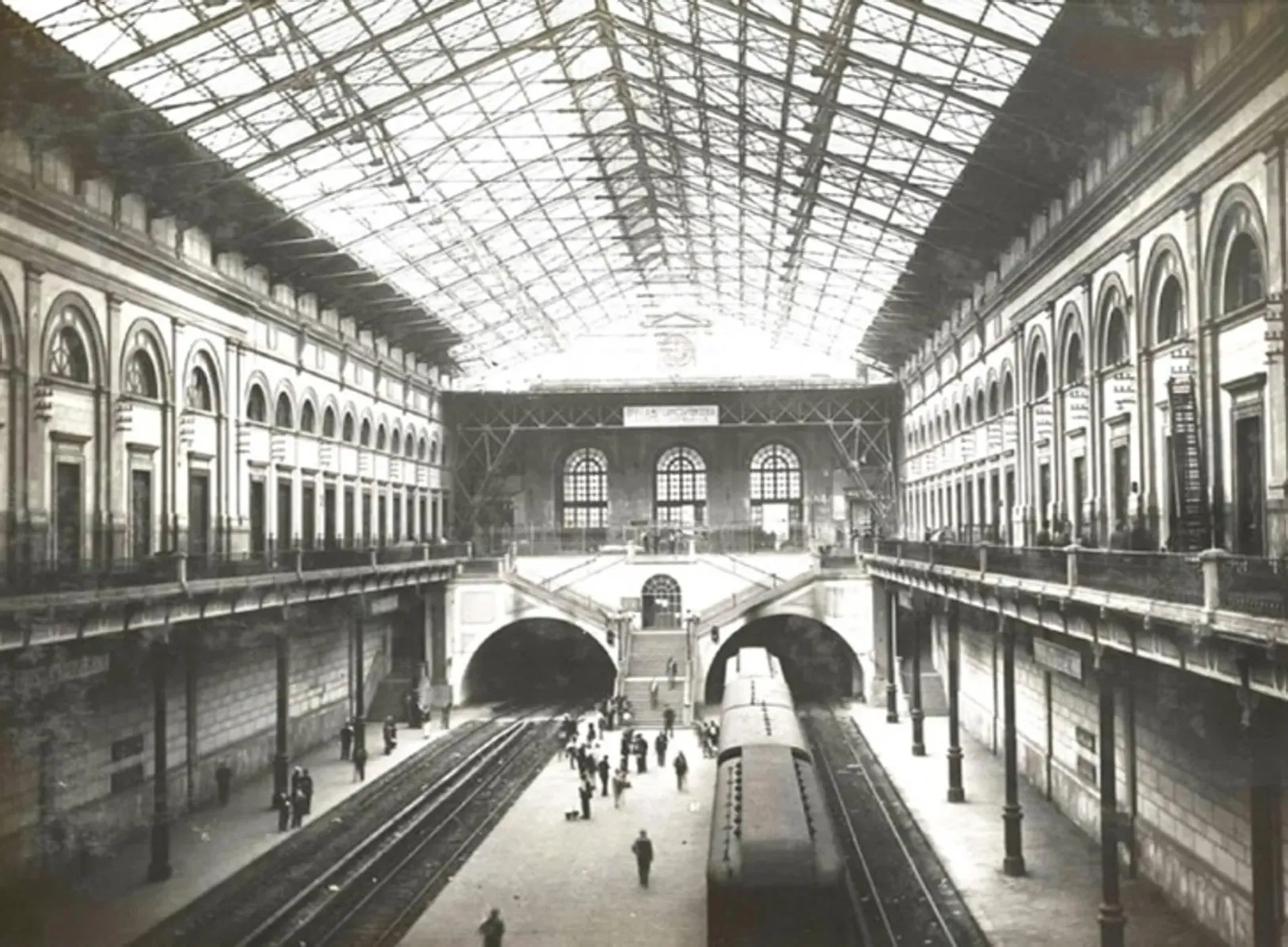 Stazione di Napoli Centrale, rinominata Napoli Piazza Garibaldi in funzione
