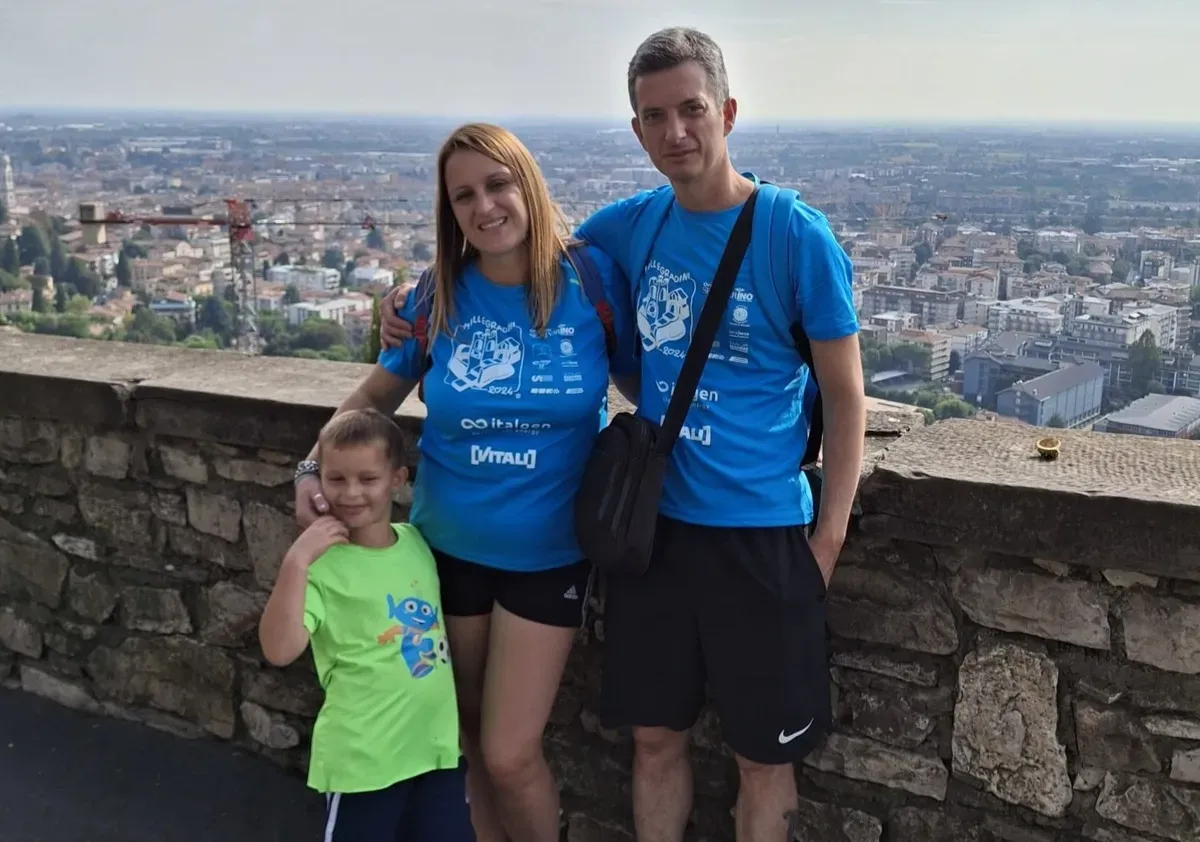 Andrea Ghidotti con la sua famiglia durante la Millegradini 2024