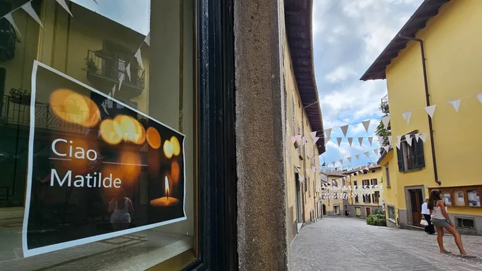 https://storage.ecodibergamo.it/media/photologue/2025/8/23/photos/cache/clusone-abbraccia-matilde-lutto-cittadino-i-funerali-alle-15_7c695e70-801a-11f0-baa2-a55527e0b8d4_1920_1080_v3_large_16_9.webp