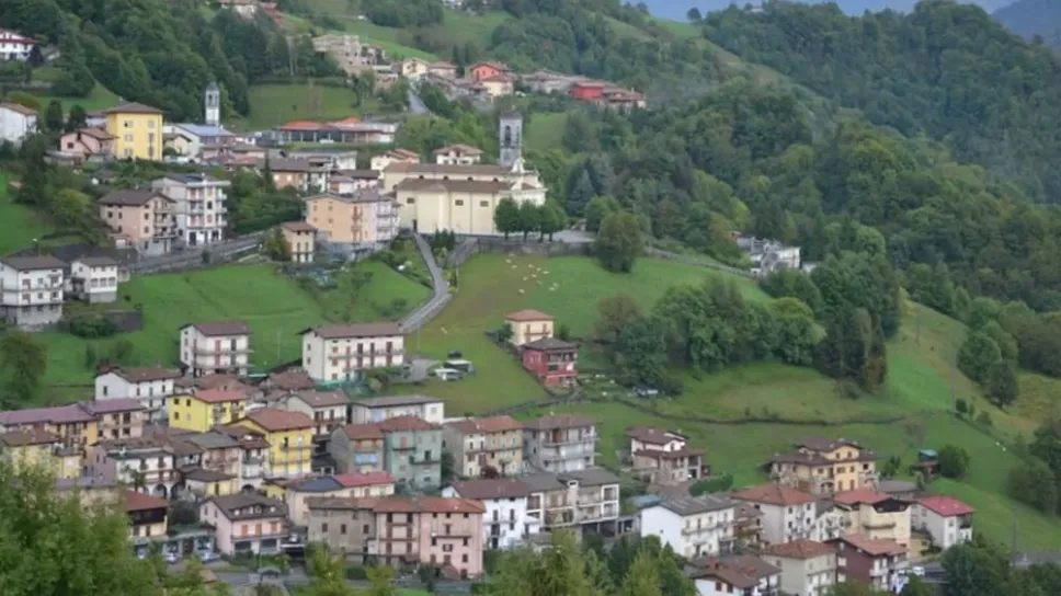 L’abitato di Gorno L’abitato di Gorno