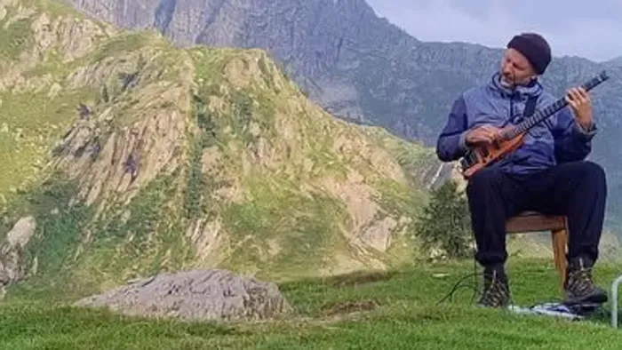 https://storage.ecodibergamo.it/media/photologue/2025/8/23/photos/cache/la-chitarra-di-pasinetti-nei-rifugi-orobici_9f11e5da-7ffe-11f0-baa2-a55527e0b8d4_1920_1080_v3_large_16_9.webp