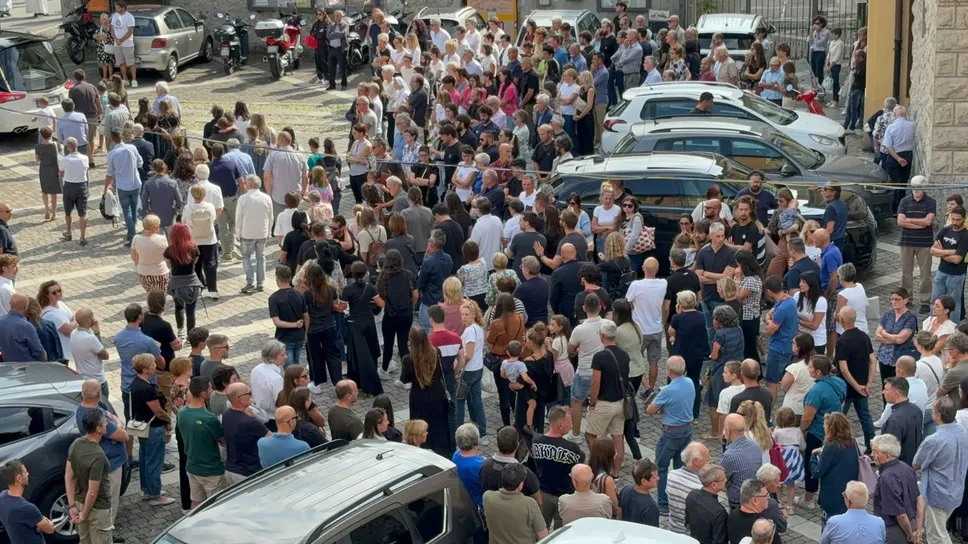 In tantissimi ai funerali di Eric Rossi In tantissimi ai funerali di Eric Rossi