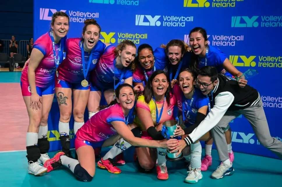 La sua grande passione è la pallavolo: da tre anni anche a Dublino si allena e gioca con una squadra locale; La sua grande passione è la pallavolo: da tre anni anche a Dublino si allena e gioca con una squadra locale;