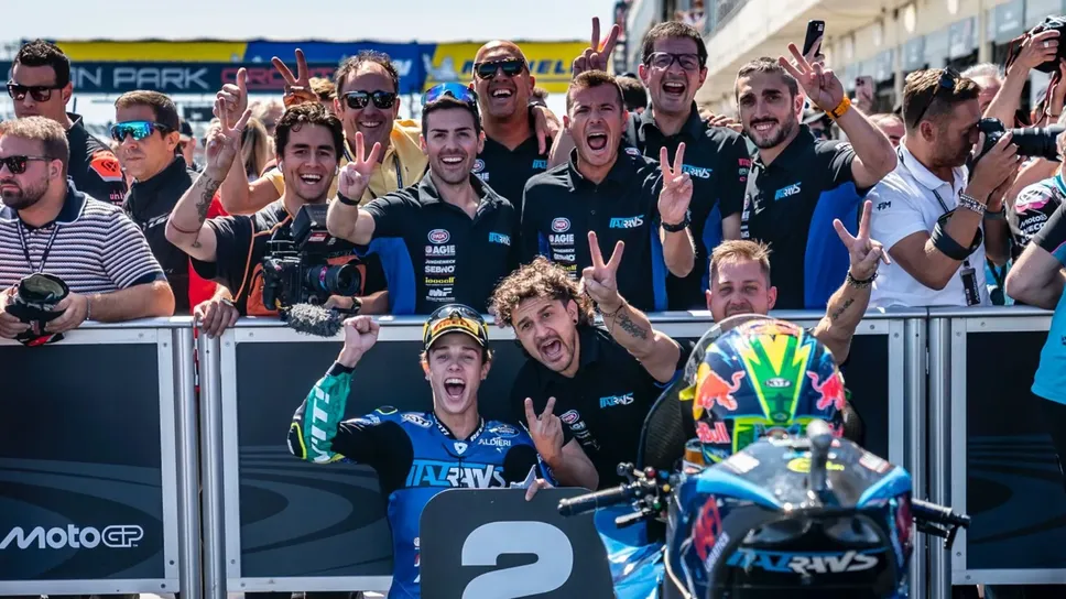 Diogo Moreira con lo staff dell’Italtrans in Ungheria