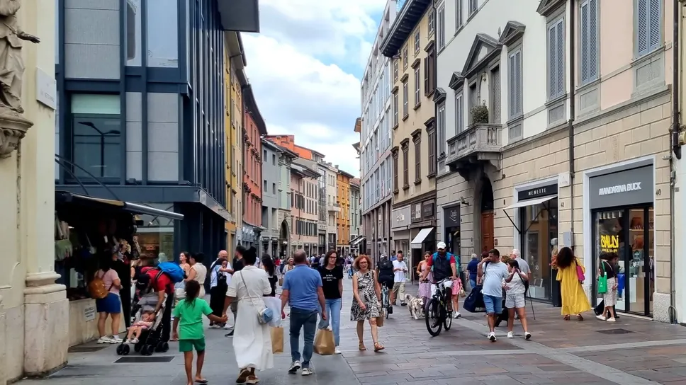 Ultimi giorni di saldi in via XX Settembre Ultimi giorni di saldi in via XX Settembre