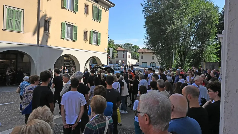 Il funerale di Maria Elisa Merisio a Martinengo: la 72enne era stata travolta all’incrocio della Soncinese e l’abitato del paese Il funerale di Maria Elisa Merisio a Martinengo: la 72enne era stata travolta all’incrocio della Soncinese e l’abitato del paese