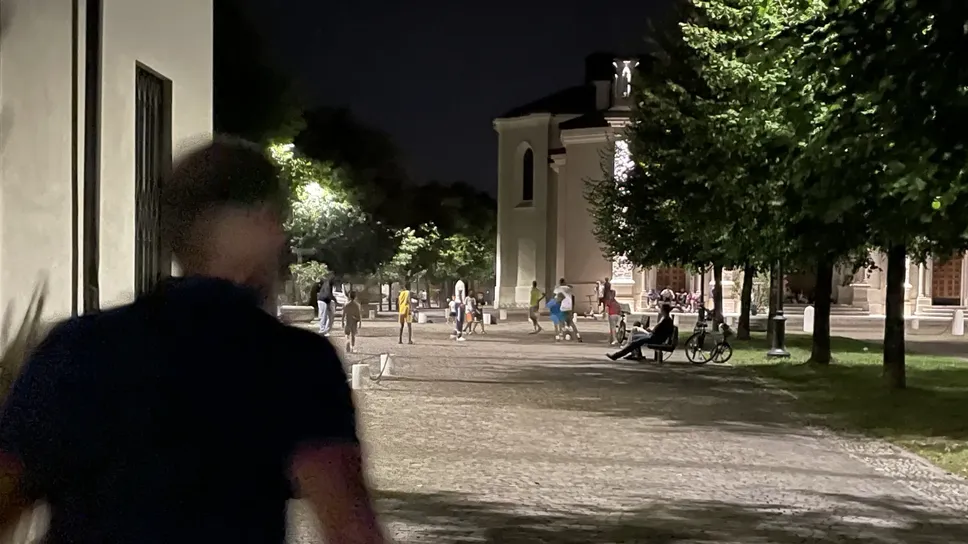 Ragazzi in piazza a Bonate Sotto Ragazzi in piazza a Bonate Sotto