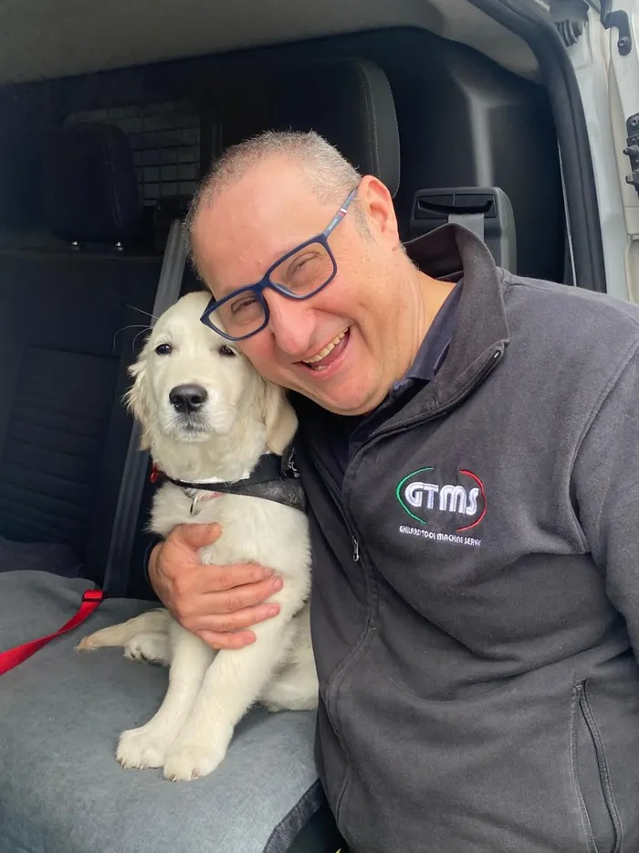 Massimiliano Ghilardi, 53enne di Castelli Calepio con il cane Mia. Alla vigilia di Ferragosto si è buttato nell'Oglio per salvare un giovane che rischiava di annegare