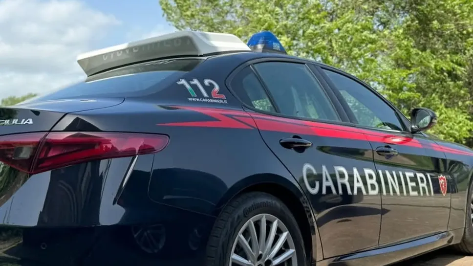 Un’auto dei carabinieri in una foto di repertorio Un’auto dei carabinieri in una foto di repertorio