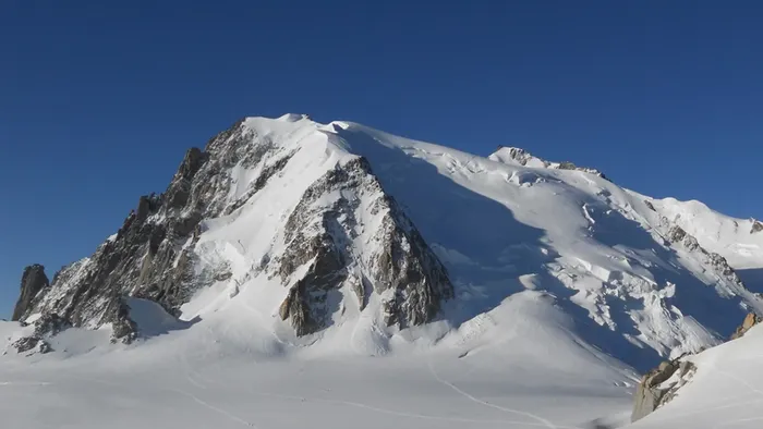 https://storage.ecodibergamo.it/media/photologue/2025/8/25/photos/cache/travolto-da-un-blocco-di-ghiaccio-sul-monte-bianco-muore-49enne-di-zanica-feri_74b32656-81dd-11f0-b40e-3446cd30f115_1920_1080_v3_large_16_9.webp