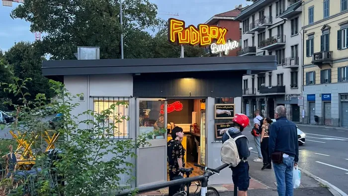 bergamo gioved236 in via cesare battisti mini burger gratis contro lo sfratto