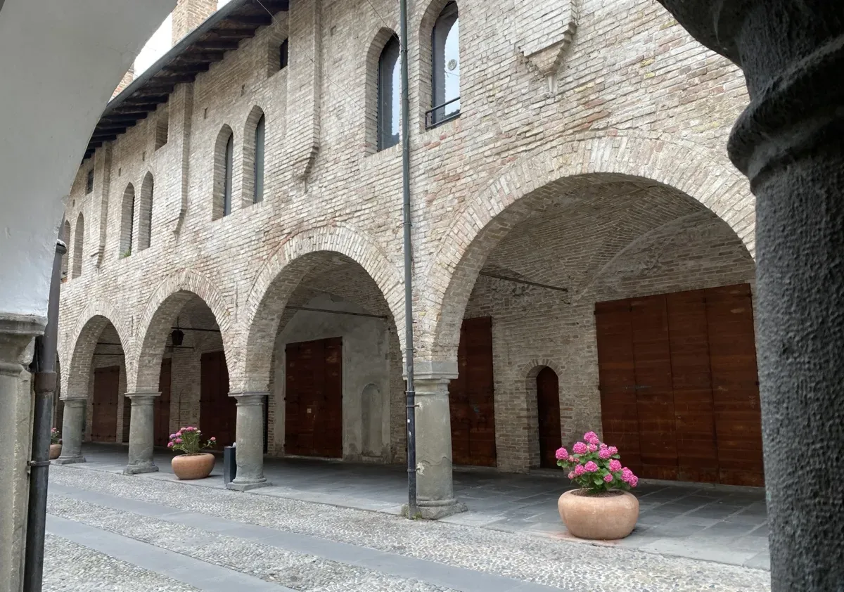 Scorci del borgo di Romano di Lombardia
