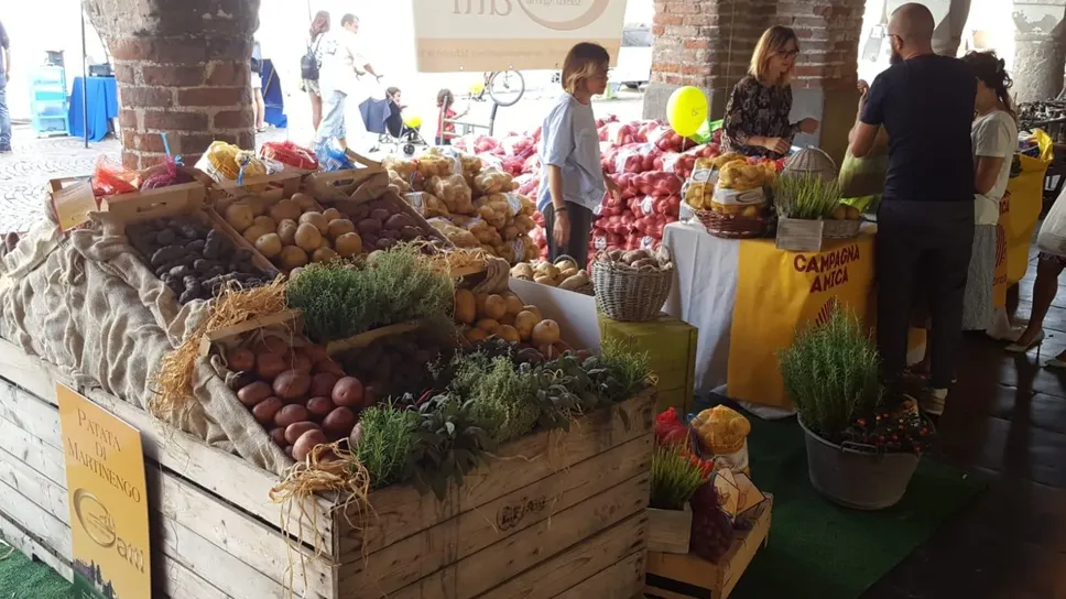 La Patata di Martinengo, è riconosciuta dal 2003 come prodotto De.Co. (Denominazione Comunale) La Patata di Martinengo, è riconosciuta dal 2003 come prodotto De.Co. (Denominazione Comunale)