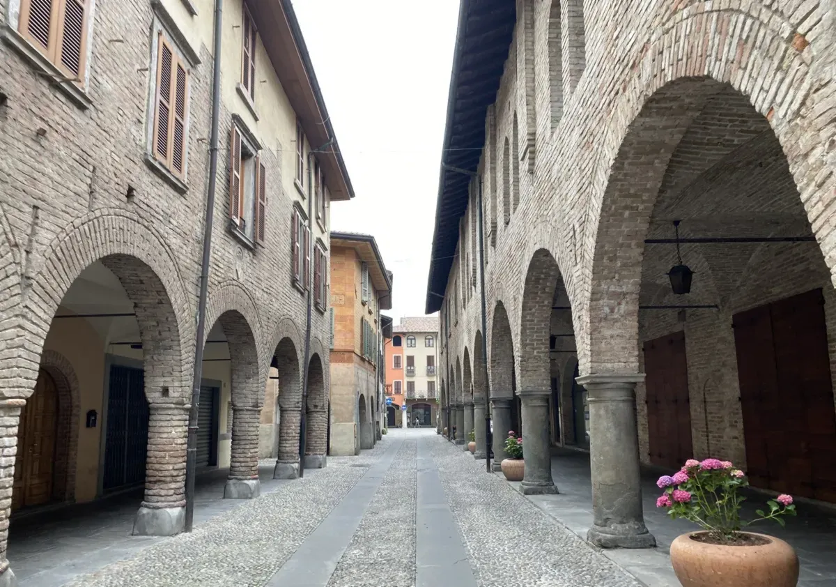 Scorci del borgo di Romano di Lombardia